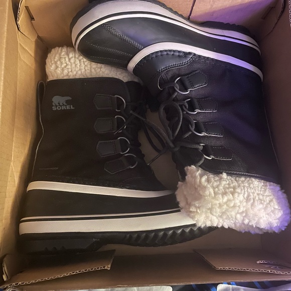 Women Sorel Snow Boots - Picture 3 of 4